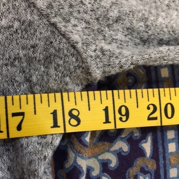 No Boundaries Women’s Pullover Sweater XL Light Gray Long Sleeves Soft - Picture 6 of 9